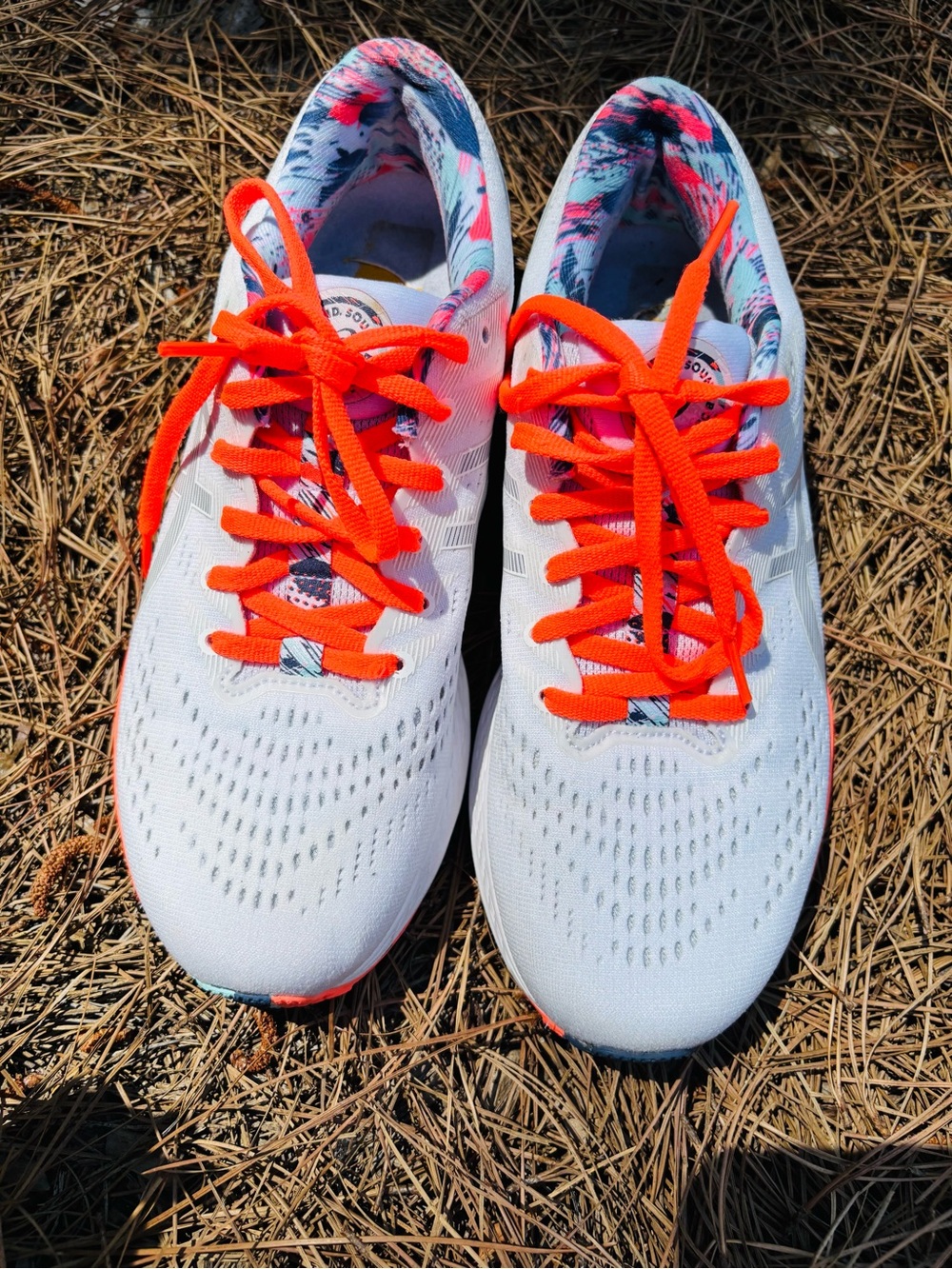 Asics Gel Kayano 28 Women’s White Running Shoes with Orange Laces Size 9.5 - Picture 6 of 13